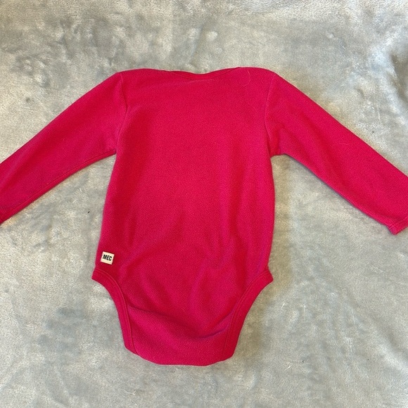 MEC - Pink microfleece long sleeve Onesie shirt. Size 24 months - Picture 3 of 4